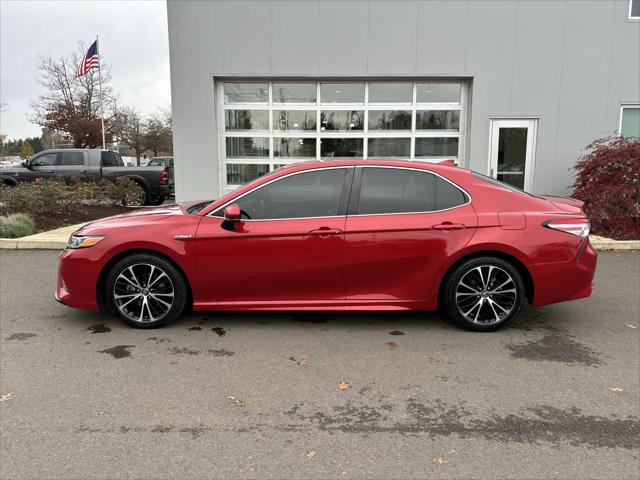 2020 Toyota Camry SE Hybrid 2020 Toyota Camry SE Hybrid