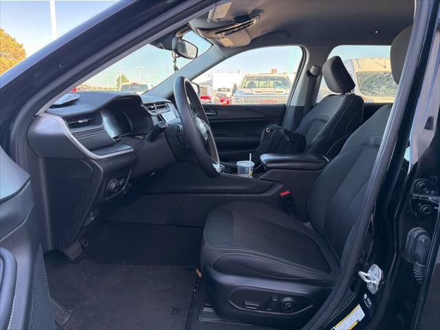 2023 Jeep Grand Cherokee L Laredo 4x4 2023 Jeep Grand Cherokee L Laredo 4x4