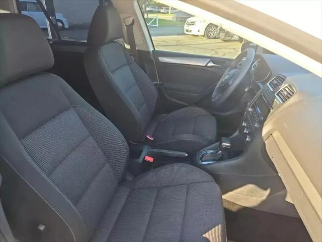 2011 Volkswagen Golf 2.5L 4-Door