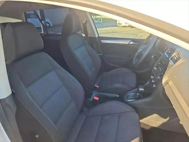 2011 Volkswagen Golf 2.5L 4-Door
