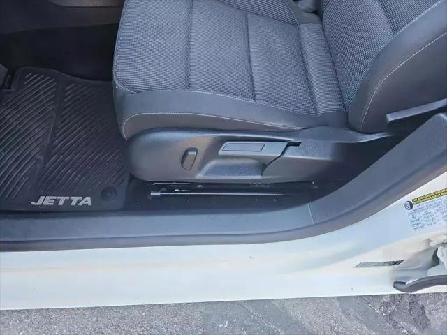 2011 Volkswagen Golf 2.5L 4-Door