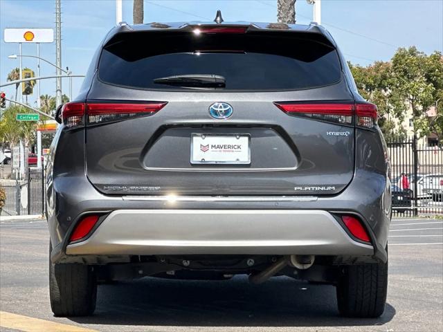 2023 Toyota Highlander Hybrid Platinum