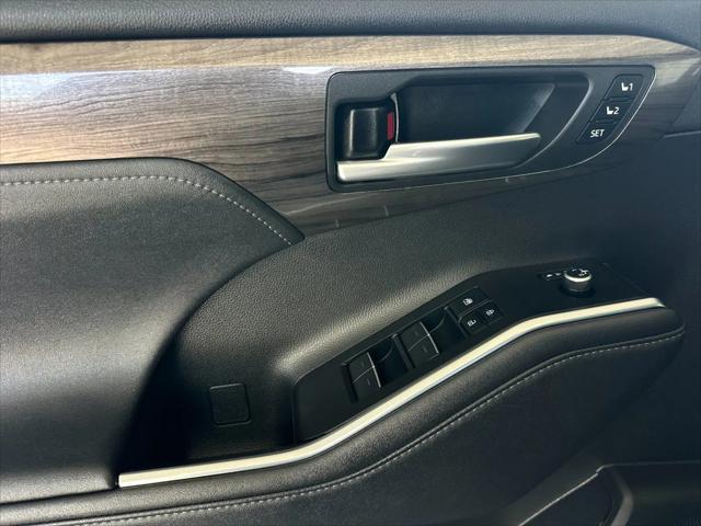 2023 Toyota Highlander Hybrid Platinum