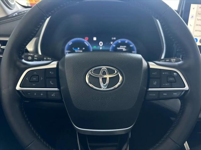 2023 Toyota Highlander Hybrid Platinum