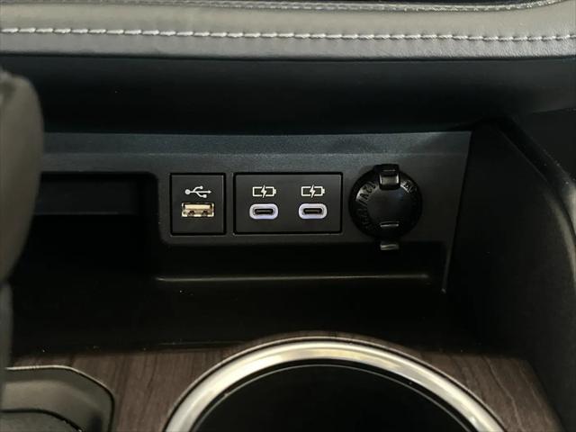 2023 Toyota Highlander Hybrid Platinum