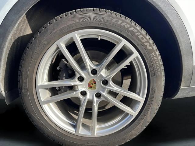 2019 Porsche Cayenne Standard