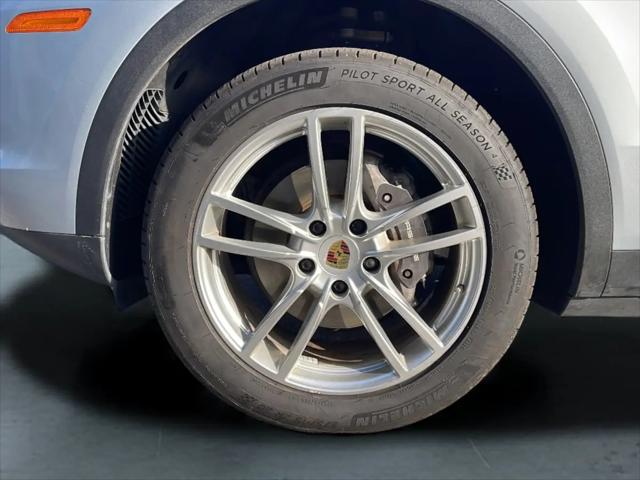 2019 Porsche Cayenne Standard