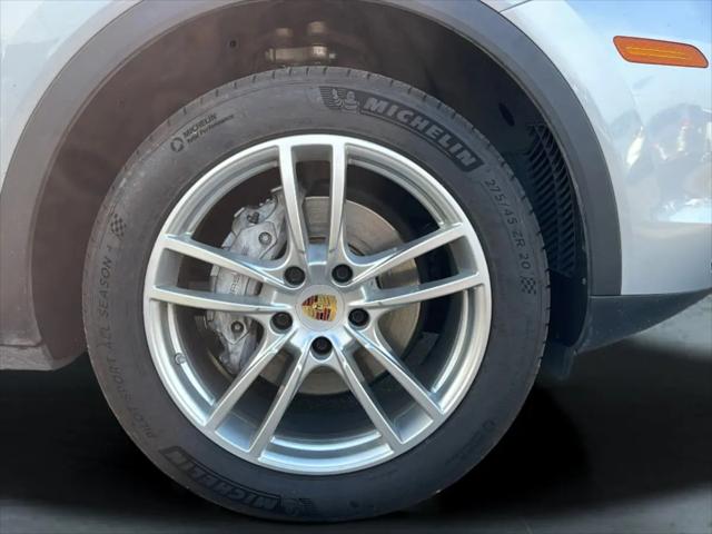 2019 Porsche Cayenne Standard