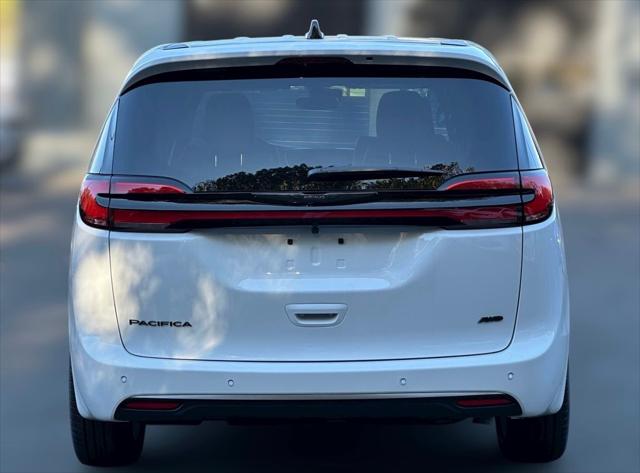 2026 Chrysler Pacifica Select AWD