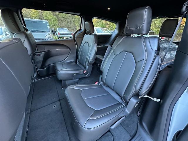 2026 Chrysler Pacifica Select AWD
