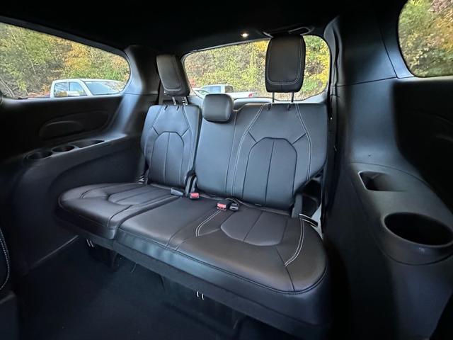 2026 Chrysler Pacifica Select AWD