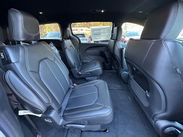 2026 Chrysler Pacifica Select AWD
