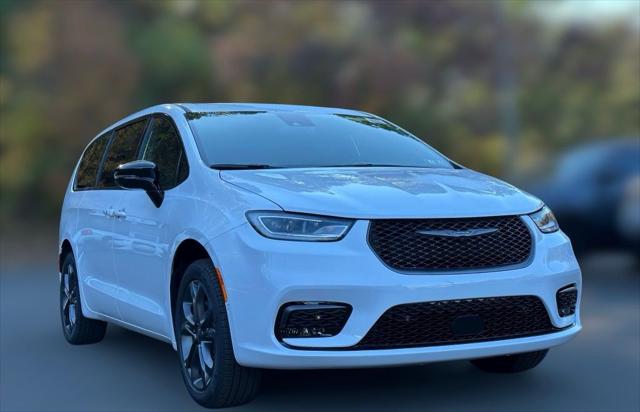 2026 Chrysler Pacifica Select AWD
