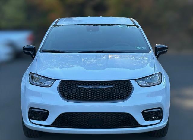 2026 Chrysler Pacifica Select AWD
