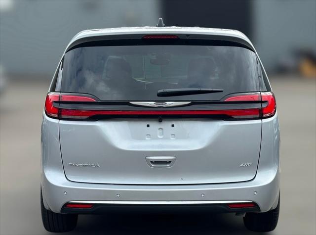 2026 Chrysler Pacifica Select AWD