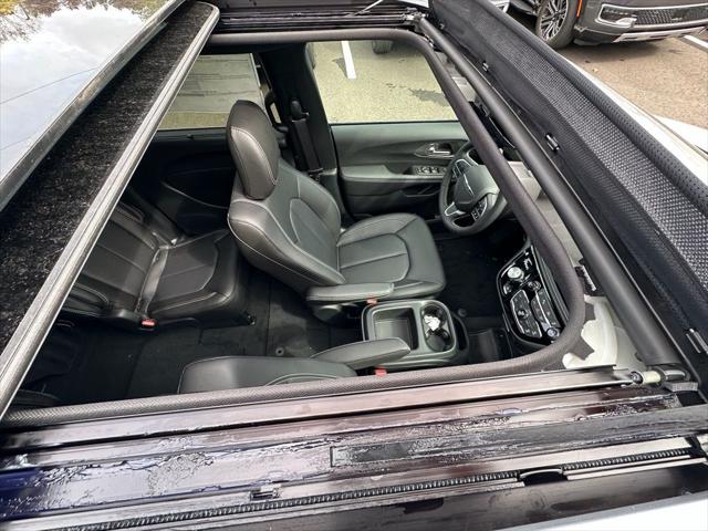 2026 Chrysler Pacifica Select AWD