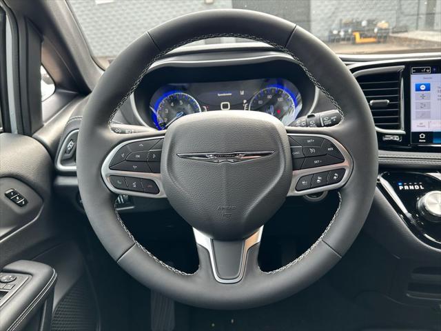 2026 Chrysler Pacifica Select AWD