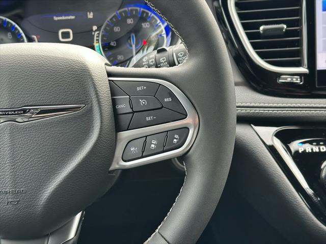 2026 Chrysler Pacifica Select AWD