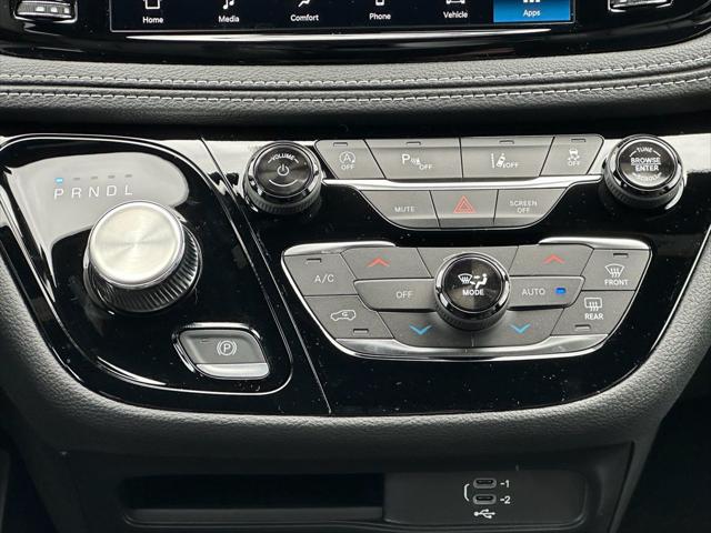 2026 Chrysler Pacifica Select AWD
