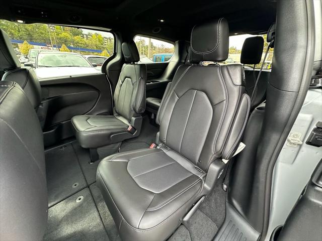 2026 Chrysler Pacifica Select AWD