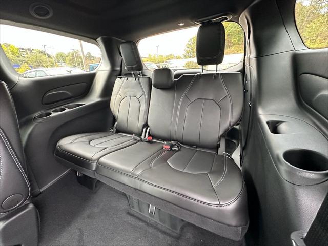 2026 Chrysler Pacifica Select AWD