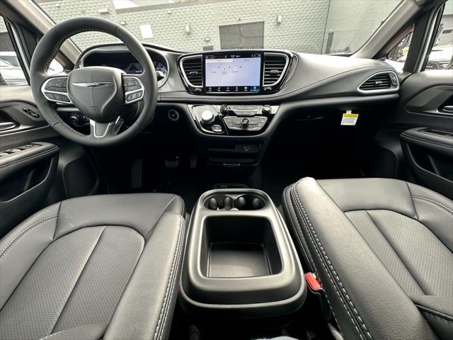 2026 Chrysler Pacifica Select AWD