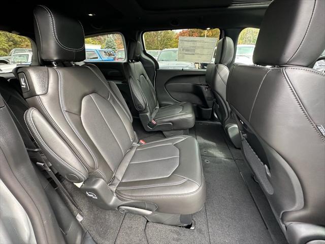 2026 Chrysler Pacifica Select AWD