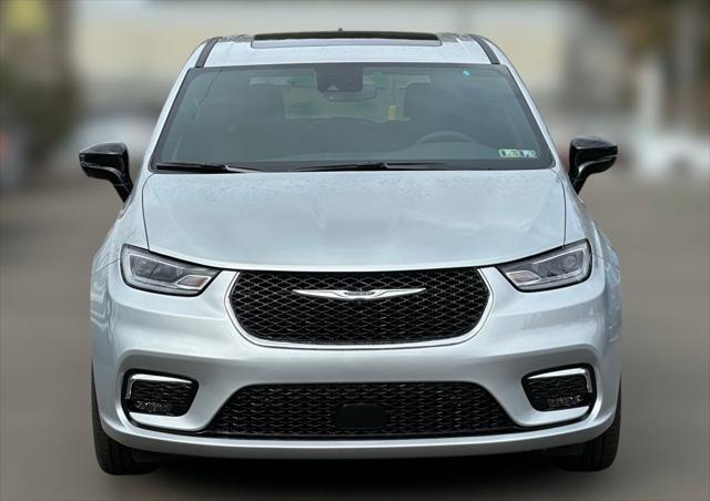 2026 Chrysler Pacifica Select AWD