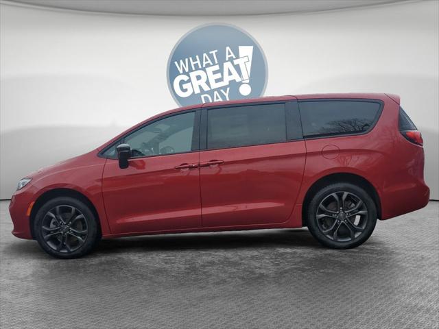 2026 Chrysler Pacifica Select AWD