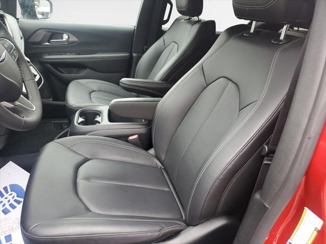 2026 Chrysler Pacifica Select AWD