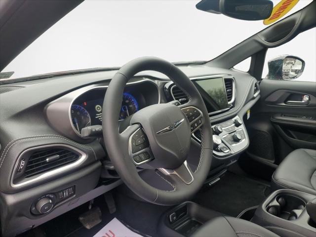 2026 Chrysler Pacifica Select AWD
