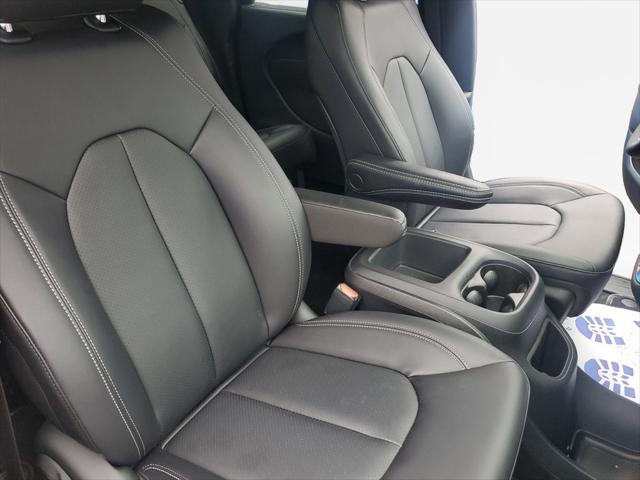 2026 Chrysler Pacifica Select AWD