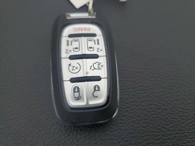 2026 Chrysler Pacifica Select AWD