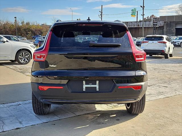 2026 Volvo XC40 Black Edition Ultra, B5 AWD Gas (mild hybrid)
