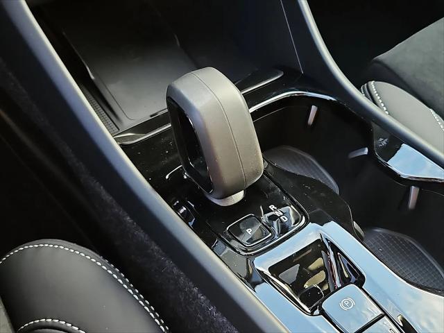 2026 Volvo XC40 Black Edition Ultra, B5 AWD Gas (mild hybrid)