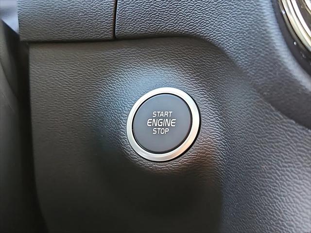 2026 Volvo XC40 Black Edition Ultra, B5 AWD Gas (mild hybrid)