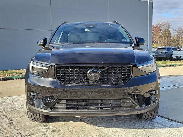 2026 Volvo XC40 Black Edition Ultra, B5 AWD Gas (mild hybrid)
