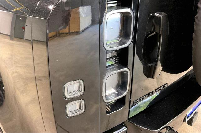 2025 Land Rover Defender 110 P525 V8