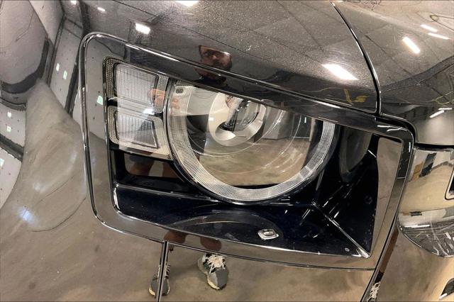 2025 Land Rover Defender 110 P525 V8