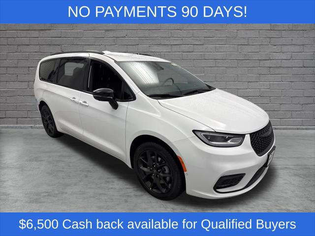 2026 Chrysler Pacifica Select AWD for sale in Portage, WI