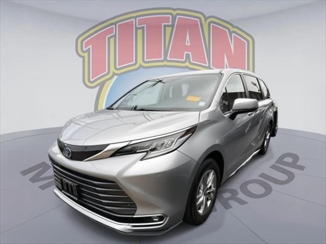 2023 Toyota Sienna XSE photo 2