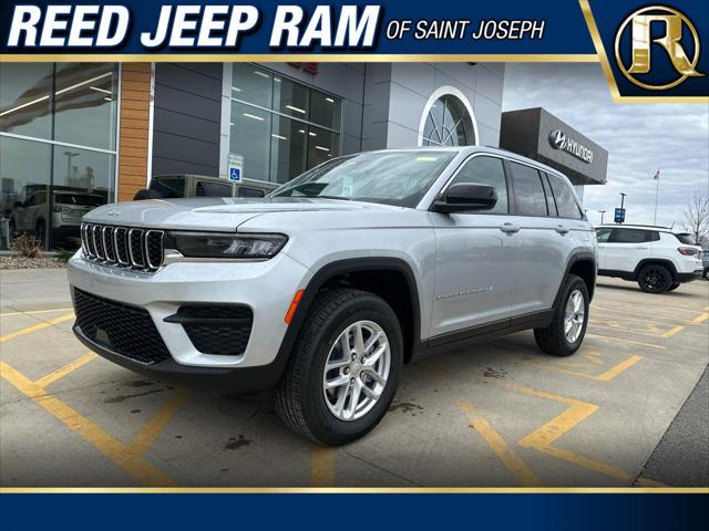 2025 Jeep Grand Cherokee GRAND CHEROKEE LAREDO X 4X4