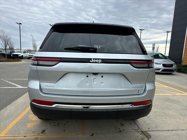 2025 Jeep Grand Cherokee GRAND CHEROKEE LAREDO X 4X4