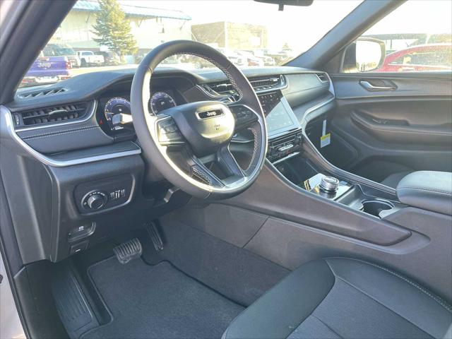 2025 Jeep Grand Cherokee GRAND CHEROKEE LAREDO 4X4