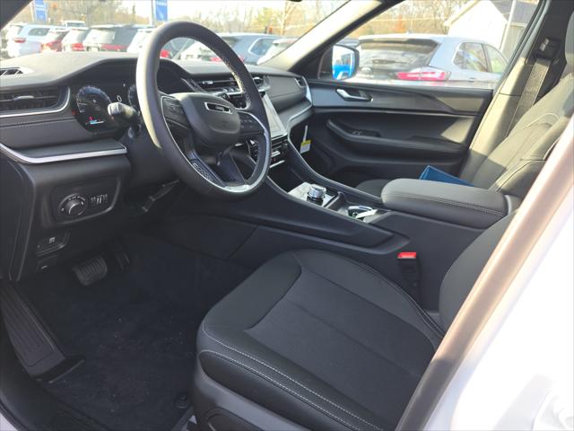 2025 Jeep Grand Cherokee GRAND CHEROKEE LAREDO 4X4