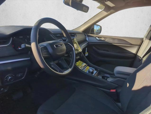 2025 Jeep Grand Cherokee GRAND CHEROKEE LAREDO X 4X2