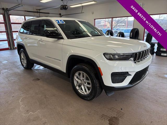 2025 Jeep Grand Cherokee GRAND CHEROKEE LAREDO X 4X4
