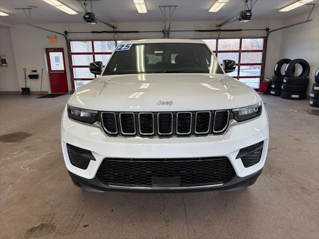 2025 Jeep Grand Cherokee GRAND CHEROKEE LAREDO X 4X4