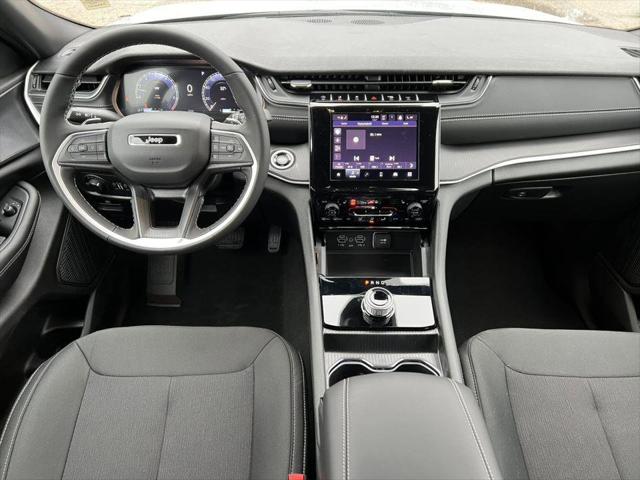 2025 Jeep Grand Cherokee GRAND CHEROKEE LAREDO 4X4