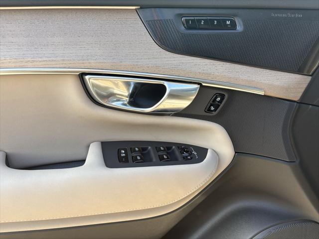 2026 Volvo XC90 Plus, B6 AWD Gas (mild hybrid), Gasoline, Bright, 7 Seats